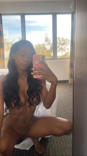  Nicole